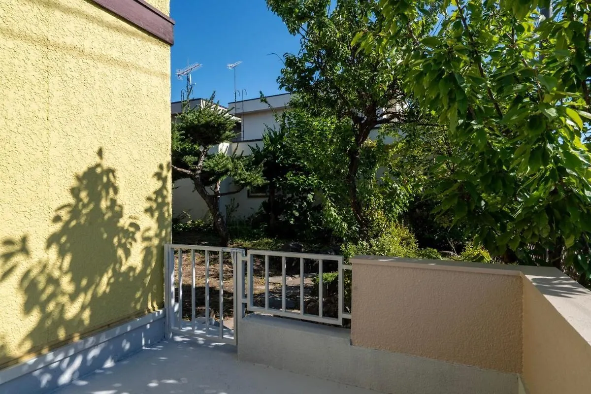 Green Hills Sapporo 5 Bedroom 10 Beds 2 Bath 2 Free Parking Spaces 0*,  Japón